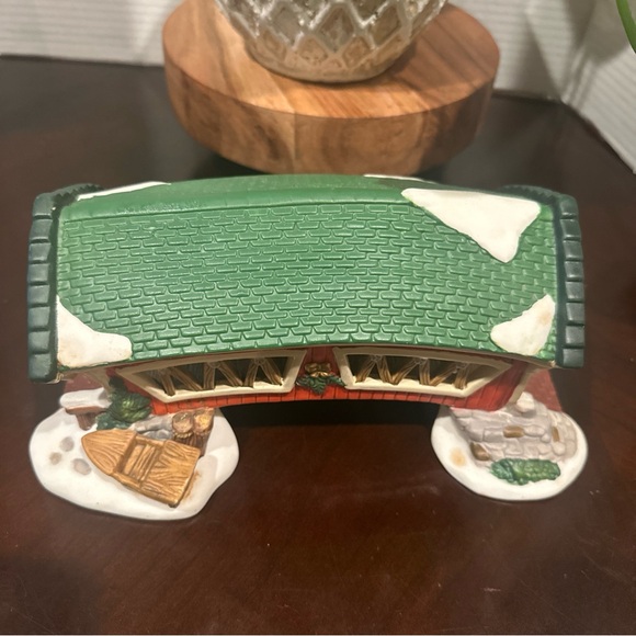 Dickens Collectables Porcelain Covered Bridge Village Accessories 1998 - Picture 11 of 14